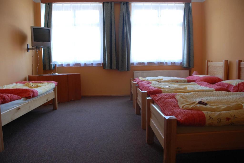 Hotel Marina Hermanuv Mestec Room photo